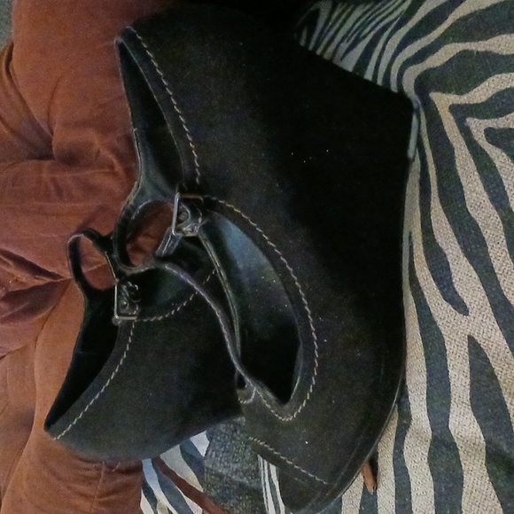 NWOT Impo Black T-Strap Suede Peek A Boo Open Toe Wedge Shoes, 9M - Picture 1 of 5